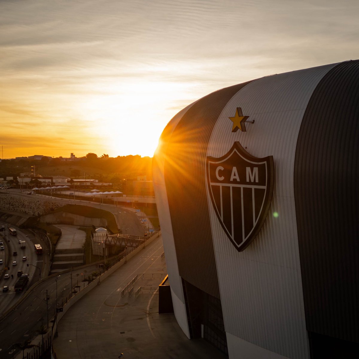 Galo identifica e adota medida criminal contra torcedor infiltrado no setor adversário, flagrado causando danos ao patrimônio da <a href="/ArenaMRV/">Arena MRV</a>, na partida diante do Internacional, pelo Brasileiro! 

📎 Saiba mais: atletico.com.br/clube-adota-me…