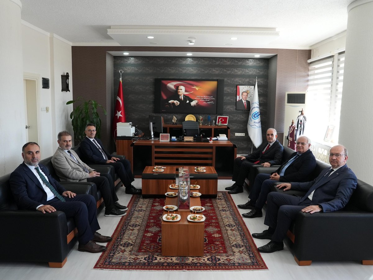 Bandırma Onyedi Eylül Üniversitesi Rektörü Prof. Dr. İsmail BOZ'u makamında ziyaret ettik.

Güncel Ar-Ge projelerimizi aktararak Marmara Bölgesi ve Ülkemiz için geliştirebileceğimiz ortak bilimsel çalışmalar üzerine verimli bir görüşme gerçekleştirdik.

Nazik ev sahipliği için