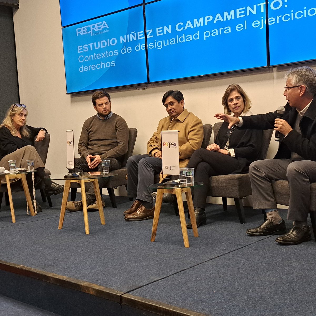 Dsocial_II's tweet image. Más de 33 mil niños, niñas y adolescentes viven en los campamentos en la Región de #Antofagasta, según el estudio dado a conocer por @RecreaFundacion. En este encuentro participó el seremi Mauricio Zamorano.
@MinDesarrollo
@DPRAntofagasta
@GOREAntofagasta 
@VoceriaAntofa