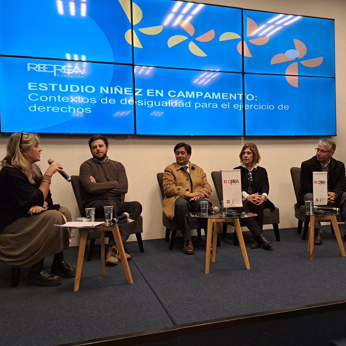 Dsocial_II's tweet image. Más de 33 mil niños, niñas y adolescentes viven en los campamentos en la Región de #Antofagasta, según el estudio dado a conocer por @RecreaFundacion. En este encuentro participó el seremi Mauricio Zamorano.
@MinDesarrollo
@DPRAntofagasta
@GOREAntofagasta 
@VoceriaAntofa