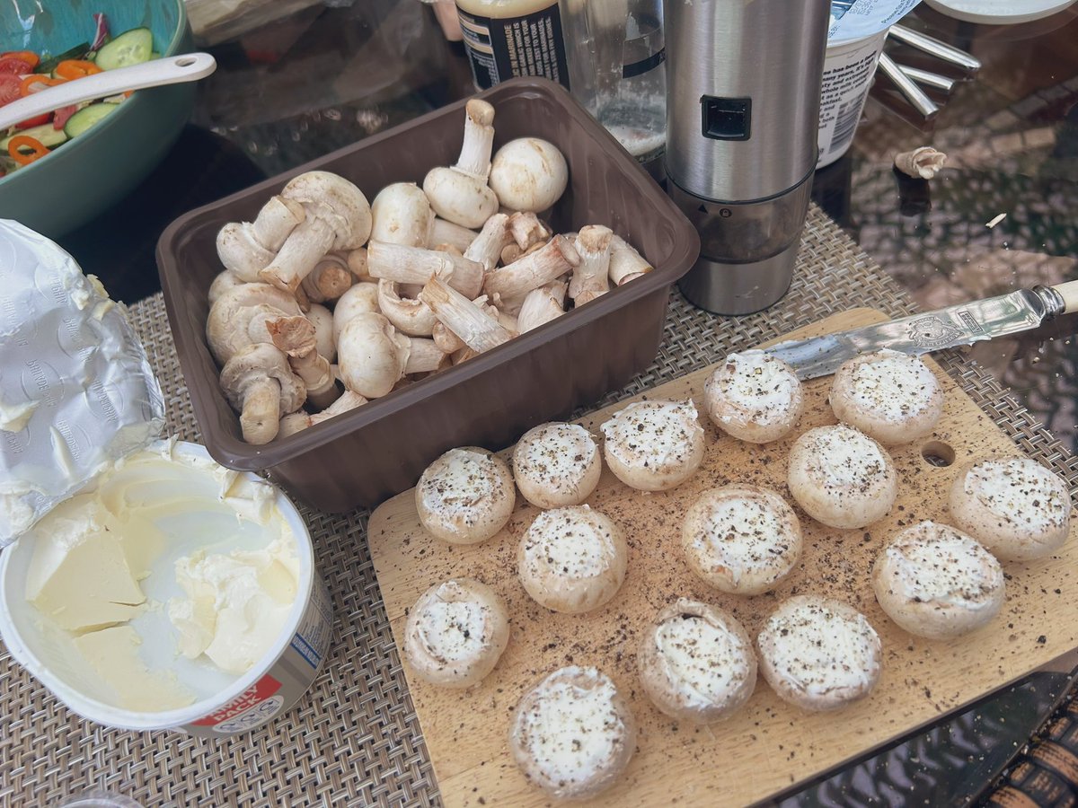 CAT 🌸 ᥫ᭡ tweet media