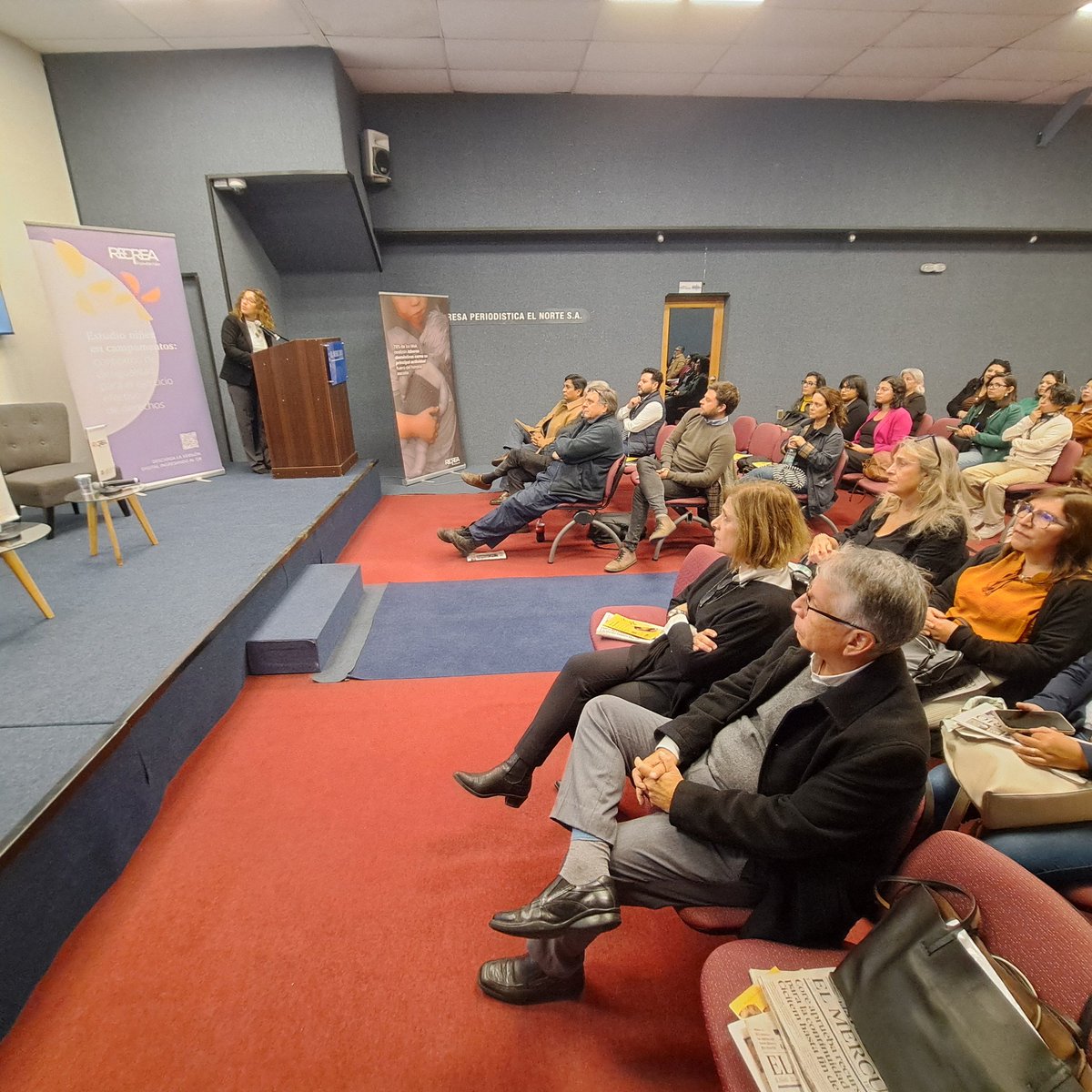 MDSF Antofagasta (@dsocial_ii) on Twitter photo Más de 33 mil niños, niñas y adolescentes viven en los campamentos en la Región de #Antofagasta, según el estudio dado a conocer por <a href="/RecreaFundacion/">Fundación Recrea</a>. En este encuentro participó el seremi Mauricio Zamorano.
<a href="/MinDesarrollo/">Ministerio de Desarrollo Social y Familia</a>
<a href="/DPRAntofagasta/">Delegación Presidencial Regional de Antofagasta</a>
<a href="/GOREAntofagasta/">Gobierno Regional Antofagasta</a>
<a href="/VoceriaAntofa/">Vocería Antofagasta</a> Más de 33 mil niños, niñas y adolescentes viven en los campamentos en la Región de #Antofagasta, según el estudio dado a conocer por <a href="/RecreaFundacion/">Fundación Recrea</a>. En este encuentro participó el seremi Mauricio Zamorano.
<a href="/MinDesarrollo/">Ministerio de Desarrollo Social y Familia</a>
<a href="/DPRAntofagasta/">Delegación Presidencial Regional de Antofagasta</a>
<a href="/GOREAntofagasta/">Gobierno Regional Antofagasta</a>
<a href="/VoceriaAntofa/">Vocería Antofagasta</a>