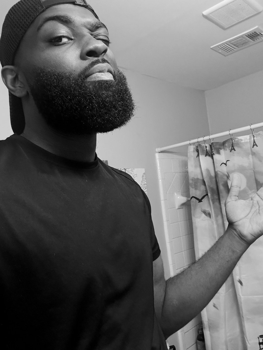 IntoTheSkyStorm's tweet image. That beard BEARDIN’ tho 😁 💪🏿