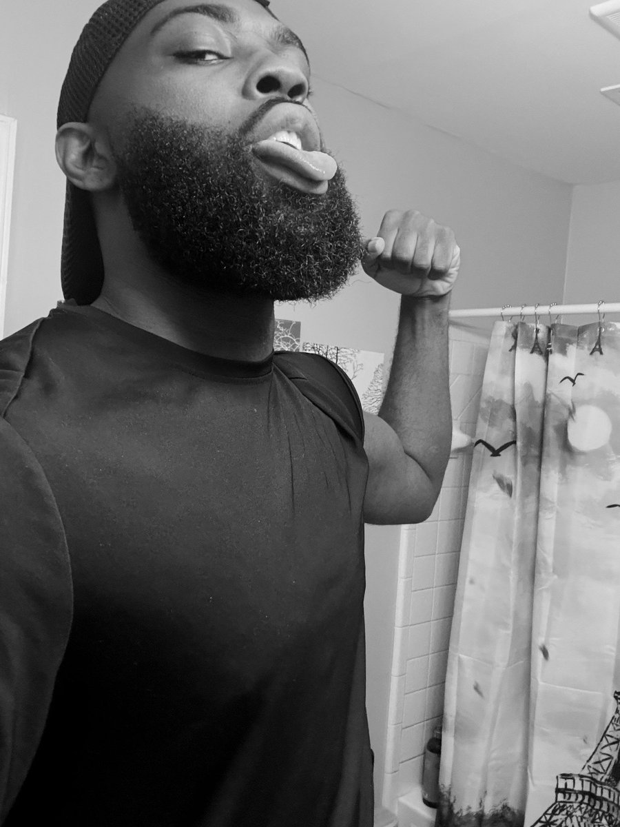IntoTheSkyStorm's tweet image. That beard BEARDIN’ tho 😁 💪🏿