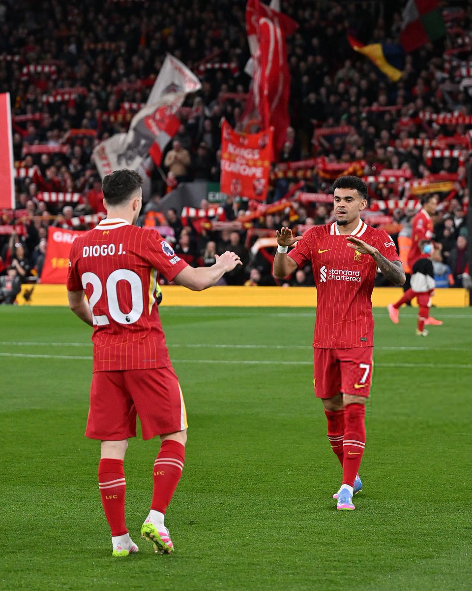 WeAreLivpool's tweet photo. Luis Díaz: "Me dói na alma, não só pelo que fostes no campo, mas pela pessoa que fostes fora dele.

Tem gestos que não se esquecem, e Diogo teve um comigo que vai me acompanhar para toda a vida." ❤️ https://t.co/q7nkxE8iLw