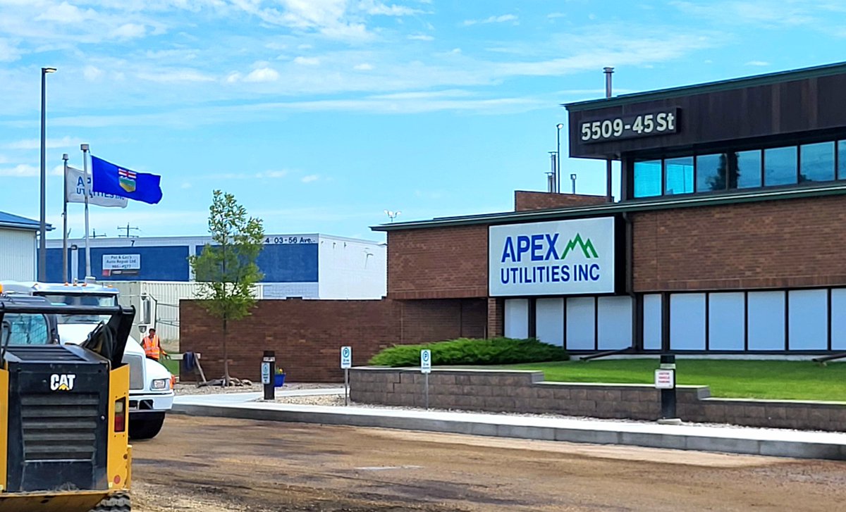 DigSafeMetroYEG's tweet image. SHOUT-OUT to APEX Utilities, longtime, strong supporters of Utility Safety Partners and the #ClickBeforeYouDig message! Thank-you for your ongoing dedication in spreading the #DigSafe message!
#WheresTheLine
#KnowWhatsBelow
#SafetyFirst
#LookUpAndLive