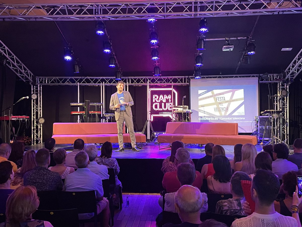 Gran ple en <a href="/La_Rambleta/">Rambleta</a> amb motiu de la #FestapelValencià d'elDiario.es #parlavalencia #escriuenvalencià #viuenvalencià