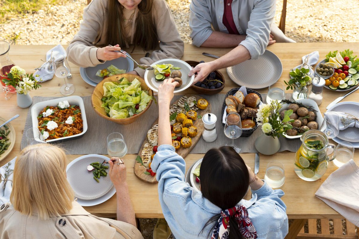 🍔✨Summer cookouts don’t have to mean a pile of trash. Whether you’re grilling in the backyard or picnicking at the park, here are 5 easy ways to reduce waste and keep Tennessee beautiful! 

bit.ly/44x7nFB

#NobodyTrashesTennessee