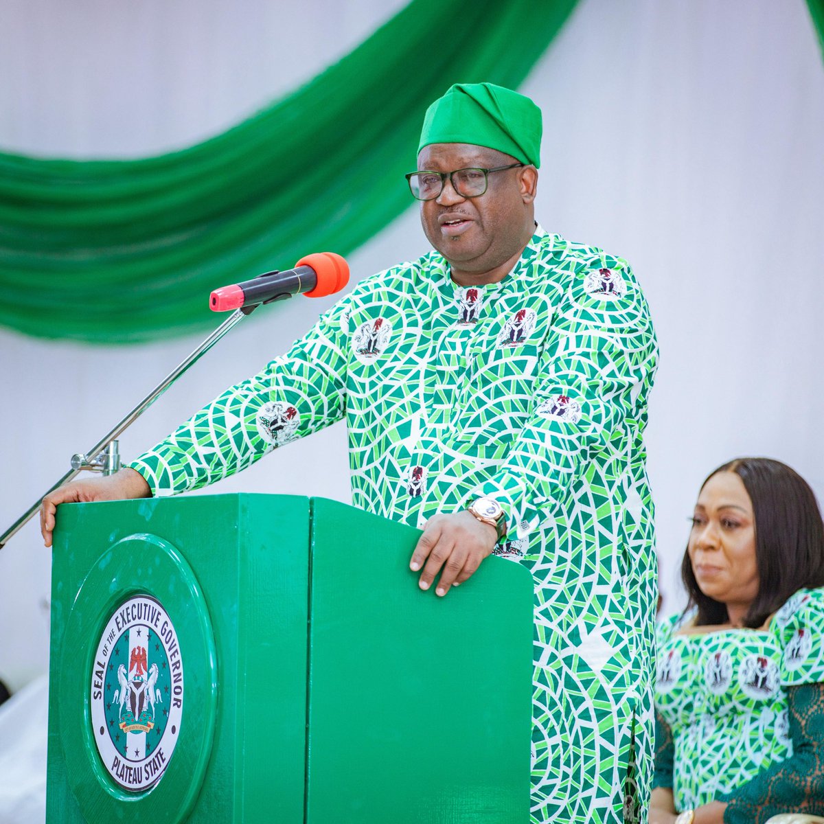 CalebMutfwang's tweet image. Today, I had the honour of welcoming Nigeria’s First Lady, Her Excellency Senator Oluremi Tinubu, to Plateau State.
During her visit to the New Government House, the First Lady, through her Renewed Hope Initiative, announced a remarkable ₦1 billion donation sourced from private…