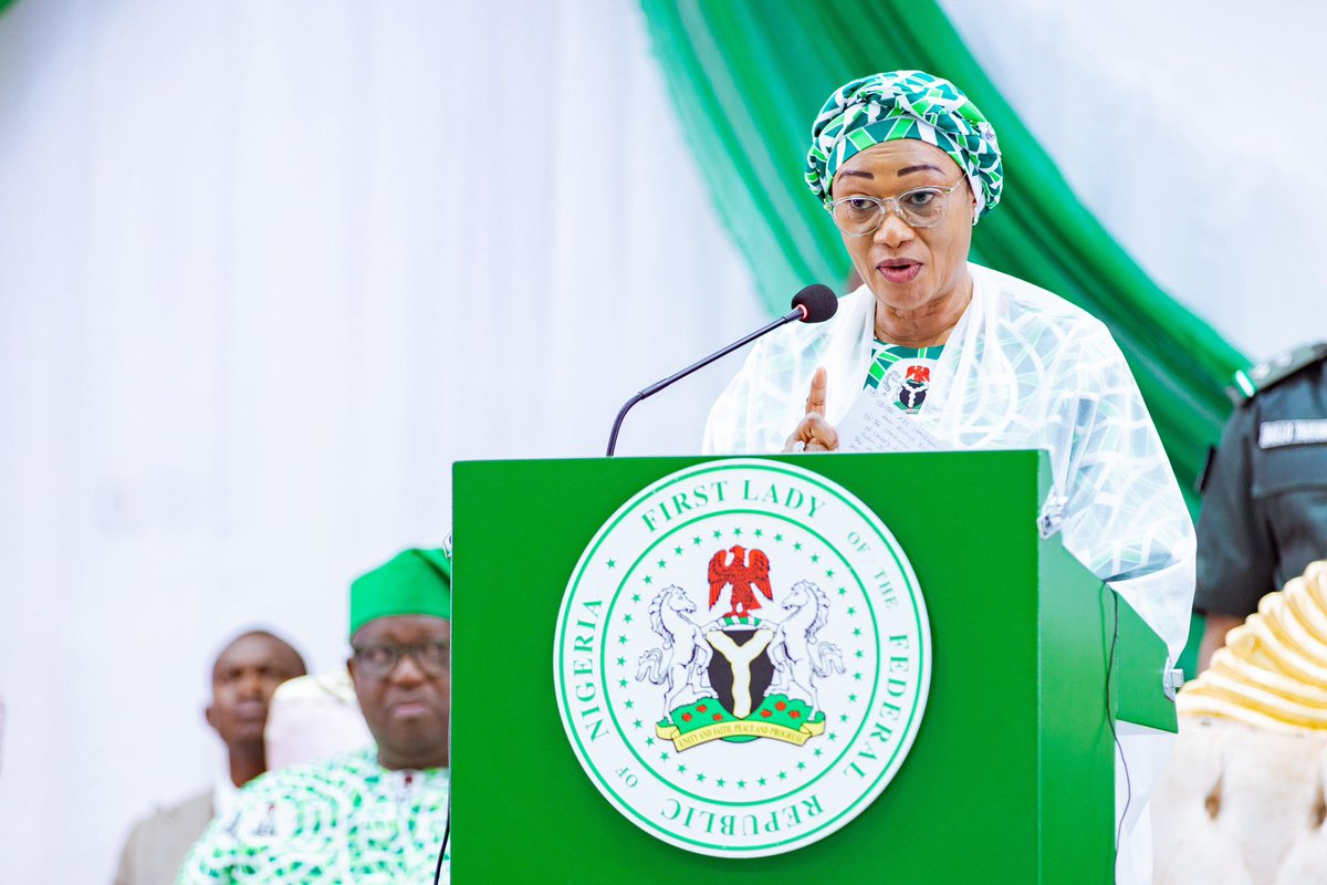 CalebMutfwang's tweet image. Today, I had the honour of welcoming Nigeria’s First Lady, Her Excellency Senator Oluremi Tinubu, to Plateau State.
During her visit to the New Government House, the First Lady, through her Renewed Hope Initiative, announced a remarkable ₦1 billion donation sourced from private…