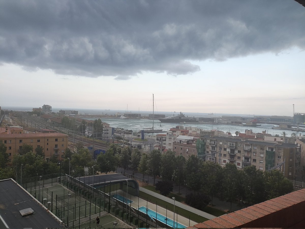 saraleva89's tweet photo. Tarragona 03/07/2025 20:17 @eltempsTV3 @meteocat #Tarragona #eltemps #meteocat https://t.co/Bn85opLR2K