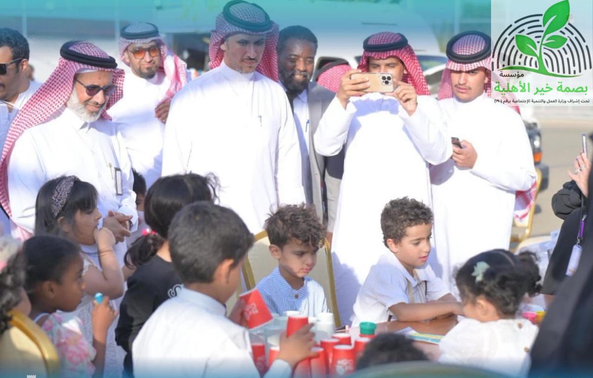 fftt_99's tweet photo. في يومٍ صيفي بهيج، كان فريق مؤسسة #بصمة_خير التطوعي حاضرًا بـ15 متطوعًا في فعالية بصمة فرح مع كلية الباحة الأهلية  @Bpca_edu عطاءٌ نبت من الإيمان، وسُقي بتعظيم الأثر. 🌿
#فريق_مؤسسة_بصمة_خير_التطوعي_الباحة https://t.co/l5XMwmdX10
