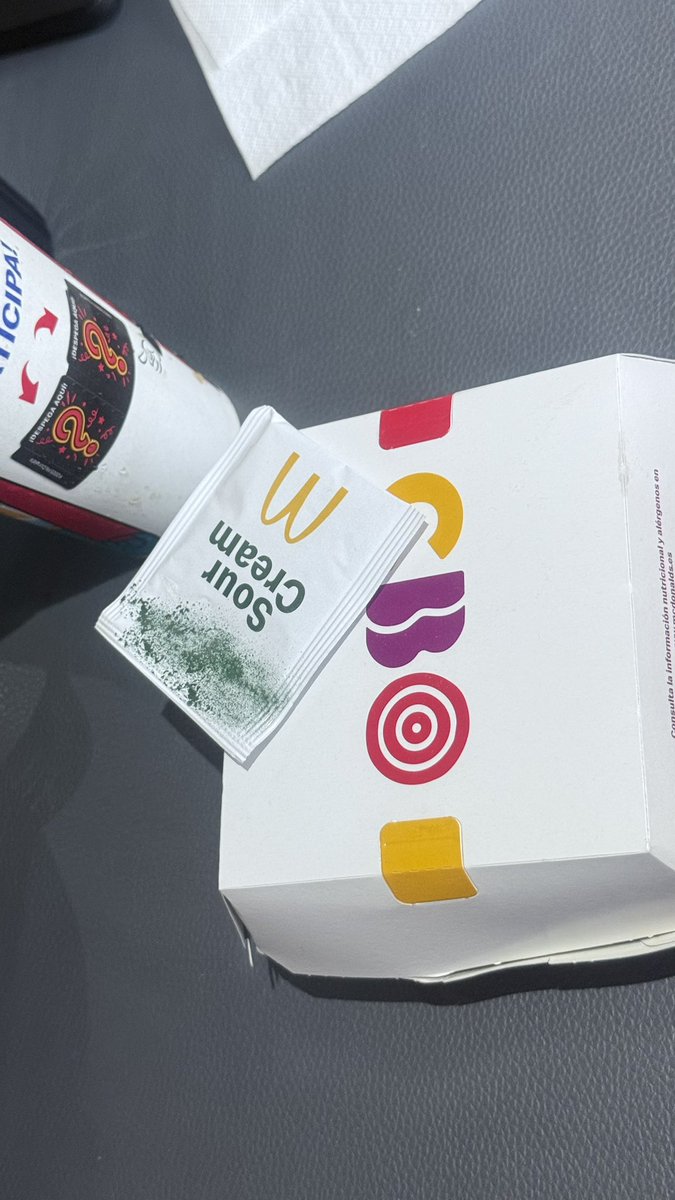 nachzo1's tweet photo. @McDonalds así llegan los menús de @yosoyplex ni su sazonador, ni su packaging… mi momento del mes a la basura…@MCDonalds_ESA https://t.co/JIlMzBF1kh