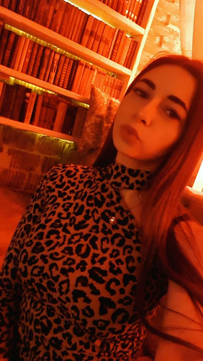elle_mira_d's tweet photo. I love going to the library sometimes, it really has an unforgettable atmosphere🎉🎈💋📚
#library #manybooks #books #read #summer #rest #kiss #longhairgurl #mood https://t.co/ykopqnM9as