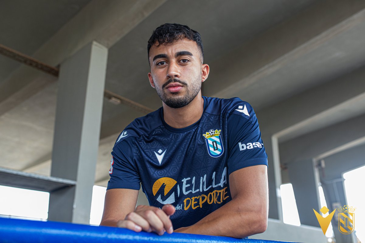 UDMelilla's tweet image. 𝐓𝐄𝐑𝐂𝐄𝐑𝐀 𝐄𝐐𝐔𝐈𝐏𝐀𝐂𝐈𝐎́𝐍 💙🖤 

La segunda equipación alternativa se destaca por ser elegante y moderna con el azul marino. 👔

¡Qué bonita es! 🤩

#Recuperar