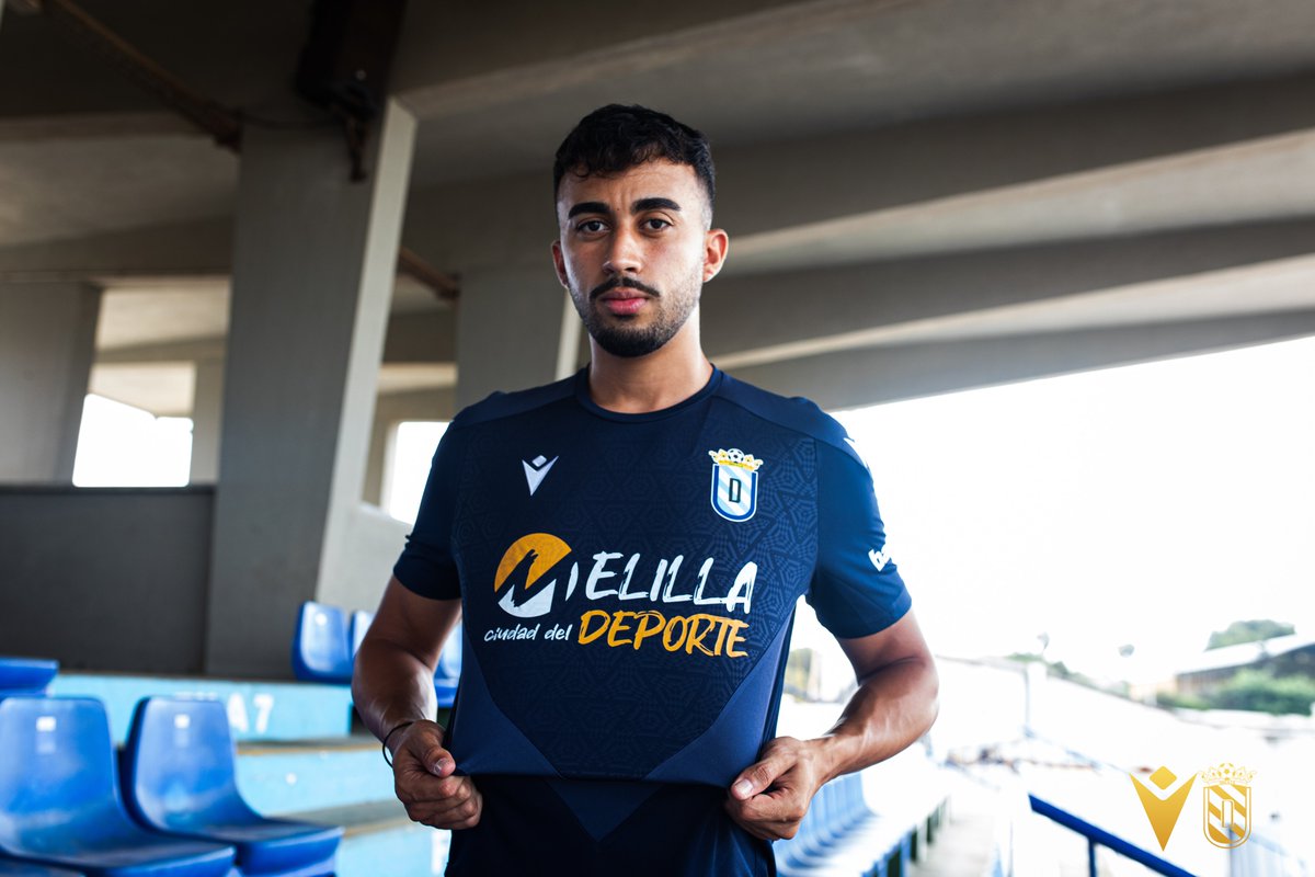 𝐓𝐄𝐑𝐂𝐄𝐑𝐀 𝐄𝐐𝐔𝐈𝐏𝐀𝐂𝐈𝐎́𝐍 💙🖤 

La segunda equipación alternativa se destaca por ser elegante y moderna con el azul marino. 👔

¡Qué bonita es! 🤩

#Recuperar