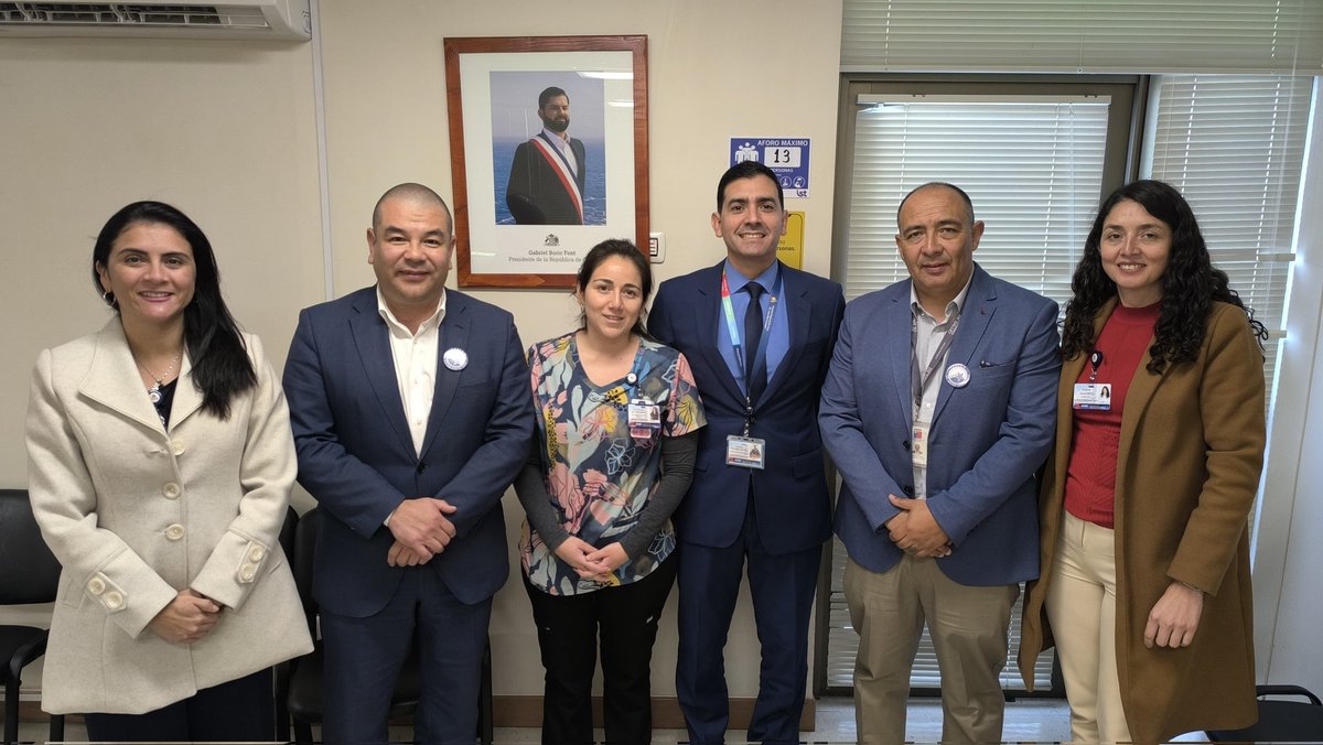 El Superintendente de Salud, Dr. Víctor Torres, junto con nuestro agente en #Arica, Rafael Moreno, se reunieron con el director del Hospital Regional de Arica, Alfredo Figueroa, para conversar sobre la importancia del proceso de acreditación y aclarar dudas en su tercer proceso.