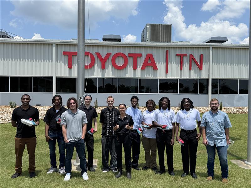 tnAchieves's tweet image. Check out this Workforce Win at Toyota's Job Shadow Day!
Skylar (front and center) is a former TN Promise student from Jackson State who transferred to UT Martin and majored in mechanical engineering before joining Toyota! Skylar was able to meet current TN Promise students on…