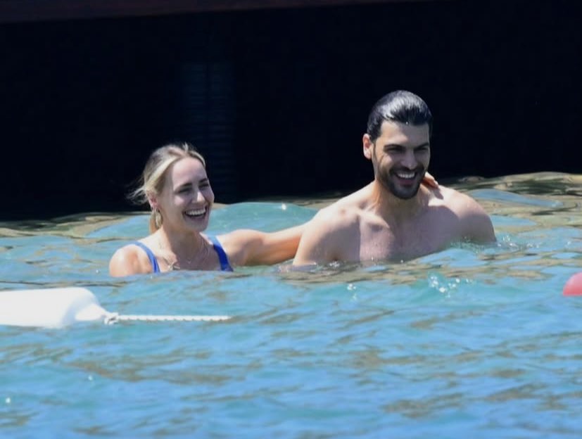 şöyle bir aşk yaşayamadık ya bize de yaziklar olsun