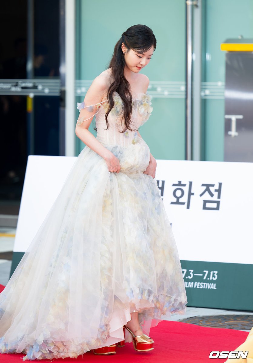 hongyejiz's tweet image. #HongYeji #홍예지 #TeachingPractice #IdiotGirlsandSchoolGhost2 #교생실습