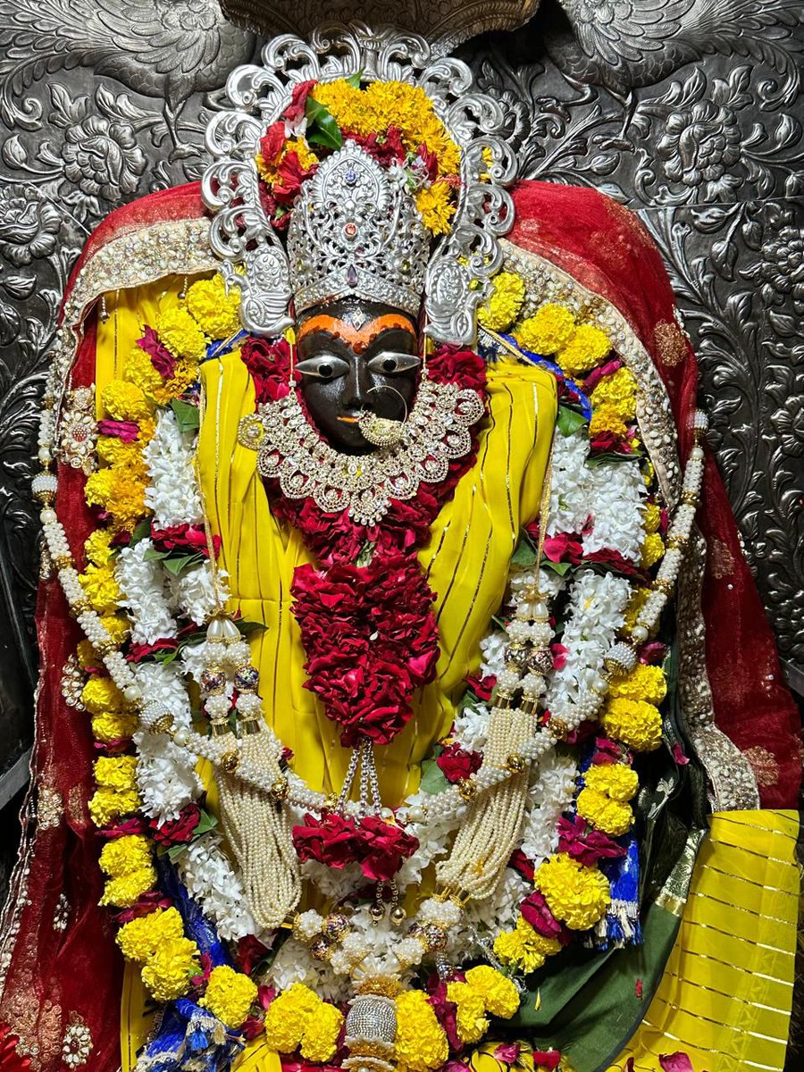 Ajay_Pandey11's tweet photo. आज मैहर में स्थित जगत जननी आदिशक्ति भवानी मां शारदा देवी माता के दर्शन करने का परम सौभाग्य प्राप्त हुआ।
जय माता दी 🙏 https://t.co/yk5eNtF8Y8