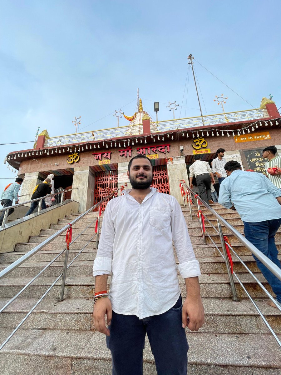Ajay_Pandey11's tweet photo. आज मैहर में स्थित जगत जननी आदिशक्ति भवानी मां शारदा देवी माता के दर्शन करने का परम सौभाग्य प्राप्त हुआ।
जय माता दी 🙏 https://t.co/yk5eNtF8Y8