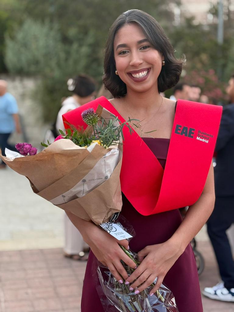 rosendotavarez's tweet photo. La familia está de fiesta, Darleen Tavárez Peguero lo logró y es, desde hoy, Master en Negocios Internarnacionales Universidad EAE, Madrid, Espanña https://t.co/IT6EseBHjV