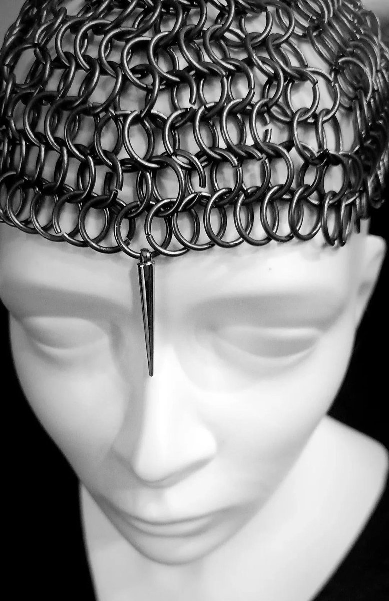 Kolczuga machen 

#chainmail #chainmailcoif #pierdolec