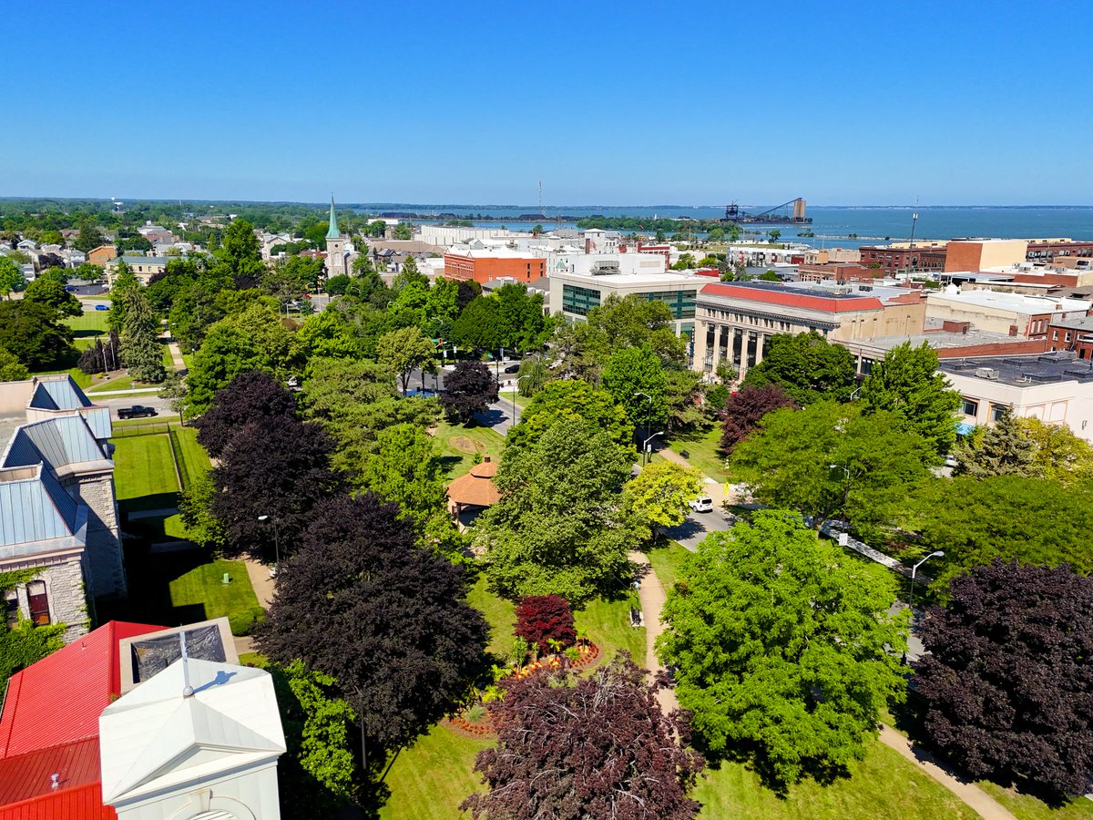 cityofsandusky's tweet image. Washington Park is all primed and ready for tomorrow's Fourth of July Stars & Stripes Celebration!
Washington Park has been a downtown gem for generations, and thanks to our Greenhouse team, it’s just as beautiful today as ever. #SanduskyOhio #WashingtonPark