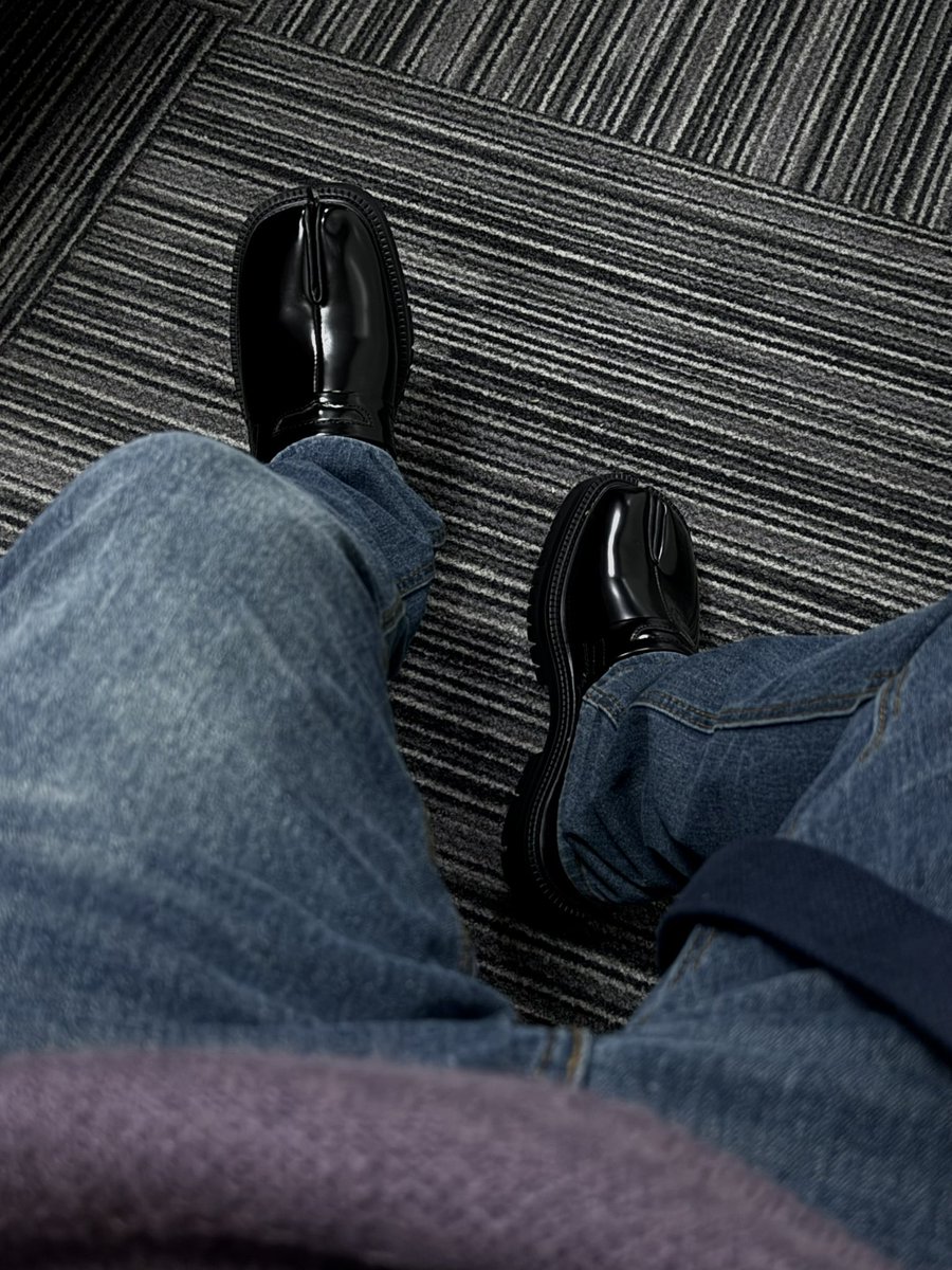 ughBenj's tweet photo. life’s too short to wear boring sneakers.. https://t.co/YLm5Bj3Aud