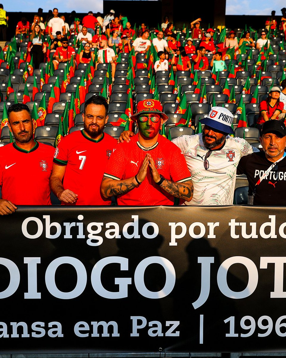 brfootball's tweet photo. Portugal fans honor Diogo Jota and André Silva at Spain vs. Portugal 🤍 https://t.co/aK65jv6Vnt