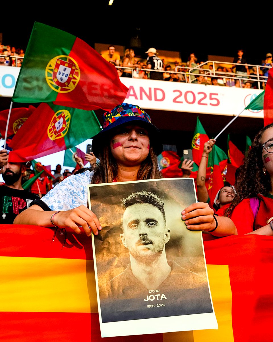 brfootball's tweet photo. Portugal fans honor Diogo Jota and André Silva at Spain vs. Portugal 🤍 https://t.co/aK65jv6Vnt