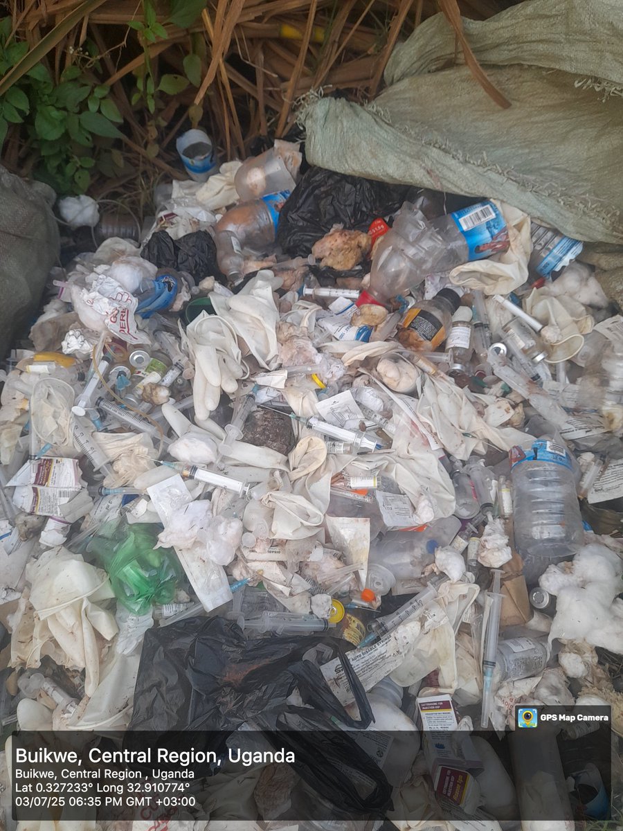 LazarusItesot's tweet image. Is this kind of shit really fair to the community.
Ministry should do something about the littering of such dangerous waste in a public road.