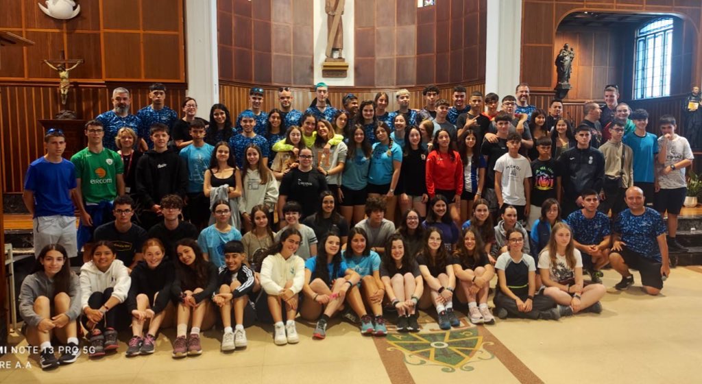 DiocesisVitoria's tweet photo. Este jueves han partido desde #VitoriaGasteiz un grupo de chicos y chicas, alumnos de #Egibide, junto a profesores, monitores y equipo de Pastoral para realizar el #CaminoDeSantiago. Sin duda, una experiencia de fe, compañerismo, y esfuerzo para llegar hasta la tumba del apóstol. https://t.co/5dvvmDb22z