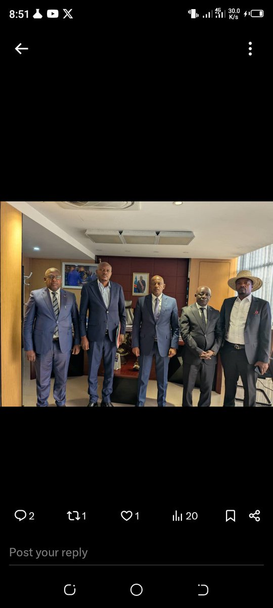 Marc816909's tweet image. 📍#Gisaro fils semble à l’aise parmi les extrémistes qui menacent les siens aucun mot, aucun reproche. Mais ses frères, eux, sont vite qualifiés de « #Tutsis » par tout au 🇨🇩, non pour les reconnaître, mais pour les #discréditer et en faire des ennemis de la nation.