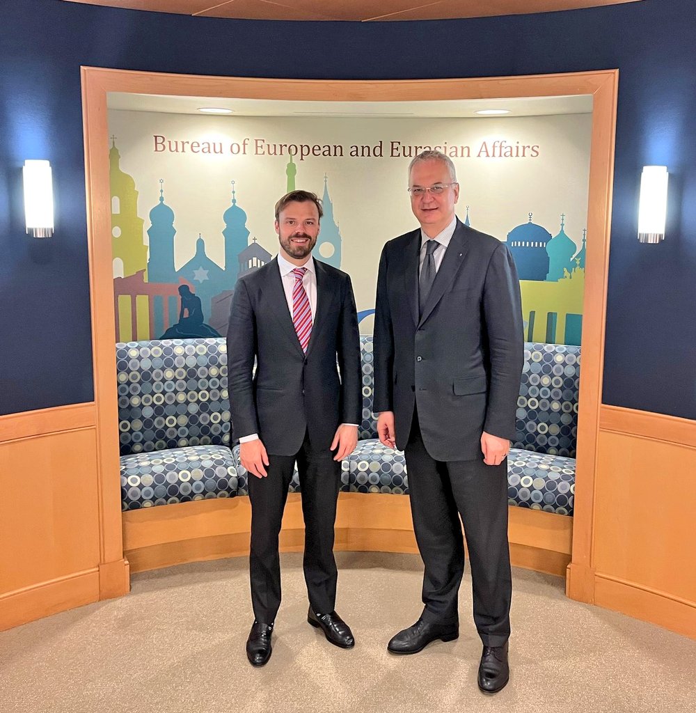 Open and substantive discussion between Ambassador Dragan Šutanovac and Brendan Haranhan, Senior Bureau Official for European and Eurasian Affairs at the U.S. Department of State.

They discussed strengthening cooperation between Serbia and the United States in the areas of