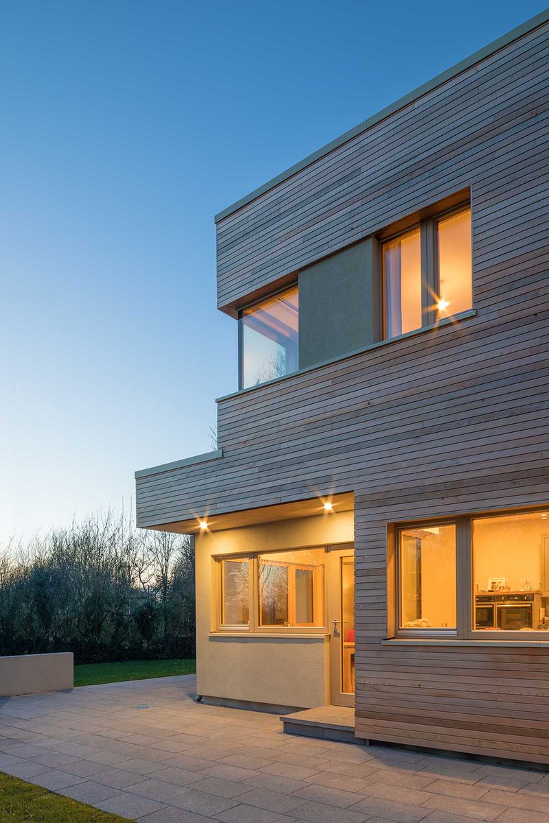 This is what you get when one of Ireland’s most experienced #lowenergy builders creates a home with help from one of the country’s foremost #ecological architects — a modern &amp; elegant passive house that pays detailed attention to sustainability. - mailchi.mp/passivehousepl…
