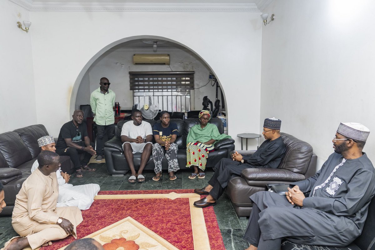 Today, I paid a condolence visit to the family of the late Senator Caleb Zagi, a distinguished former Senator who represented the Kaduna South Senatorial District from 2007 to 2011. His passing is a tremendous loss to us in Kaduna State.

Senator Zagi served with integrity,