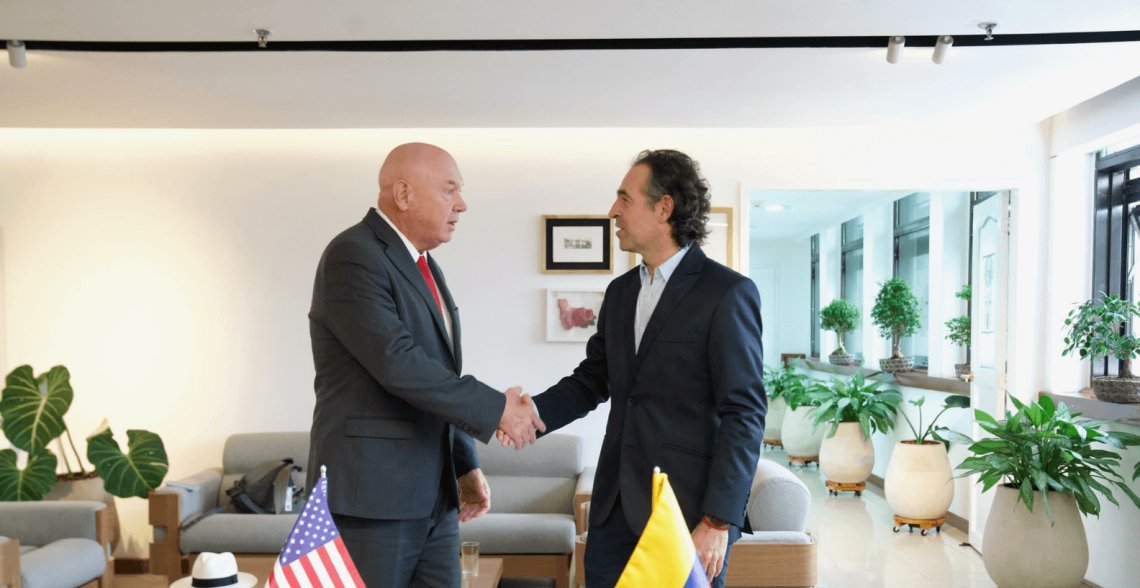 Un hombre fue condenado a cadena perpetua en Miami por abusar de niñas en Medellín. Una alianza entre @ficogutierrez y EE. UU. fue clave. 🇺🇸

El caso muestra las buenas migas del alcalde con los gringos para quitarle terreno a la explotación sexual.

Pero tiene retos. 🧵