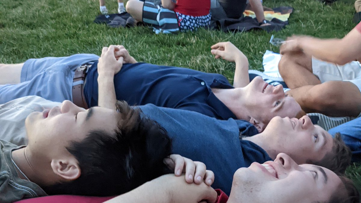 HertogFDN's tweet image. Throwing it back to our 2022 #PoliticalStudiesProgram students enjoying the Fourth of July fireworks!