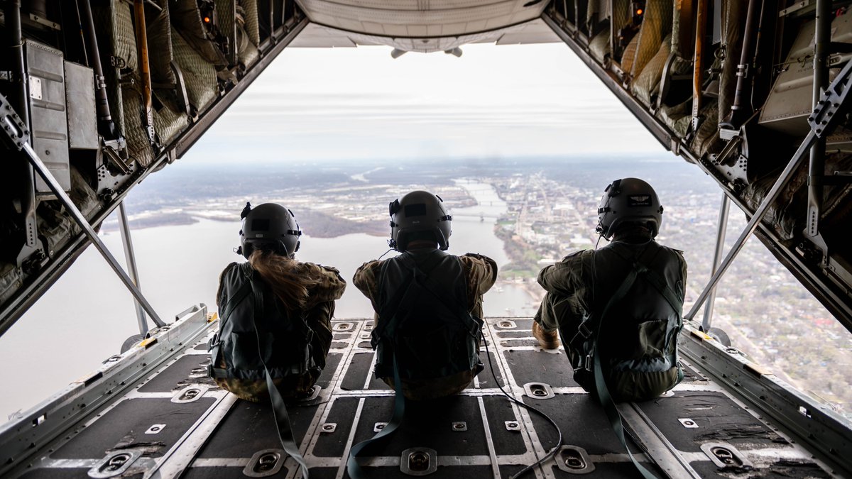 Air National Guard (@airnatlguard) on Twitter photo You voted and the 2025 2nd Quarter #GuardPic comes from the <a href="/IL_Natl_Guard/">IL National Guard</a>! 📸🏆
Staff Sgt. Katherine Jacobus captured this photo of loadmasters with <a href="/the182AW/">182nd Airlift Wing</a> sitting on the open ramp of a C-130H Hercules in Peoria, Illinois, April 4, 2025. You voted and the 2025 2nd Quarter #GuardPic comes from the <a href="/IL_Natl_Guard/">IL National Guard</a>! 📸🏆
Staff Sgt. Katherine Jacobus captured this photo of loadmasters with <a href="/the182AW/">182nd Airlift Wing</a> sitting on the open ramp of a C-130H Hercules in Peoria, Illinois, April 4, 2025.