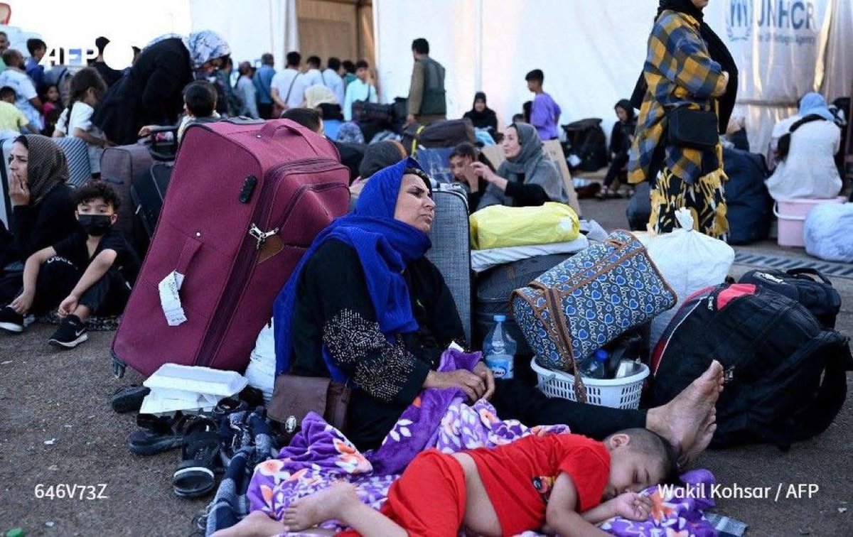 baharmhr's tweet image. ما آواره‌ترین مردمانِ زمین و زمانه‌ایم!