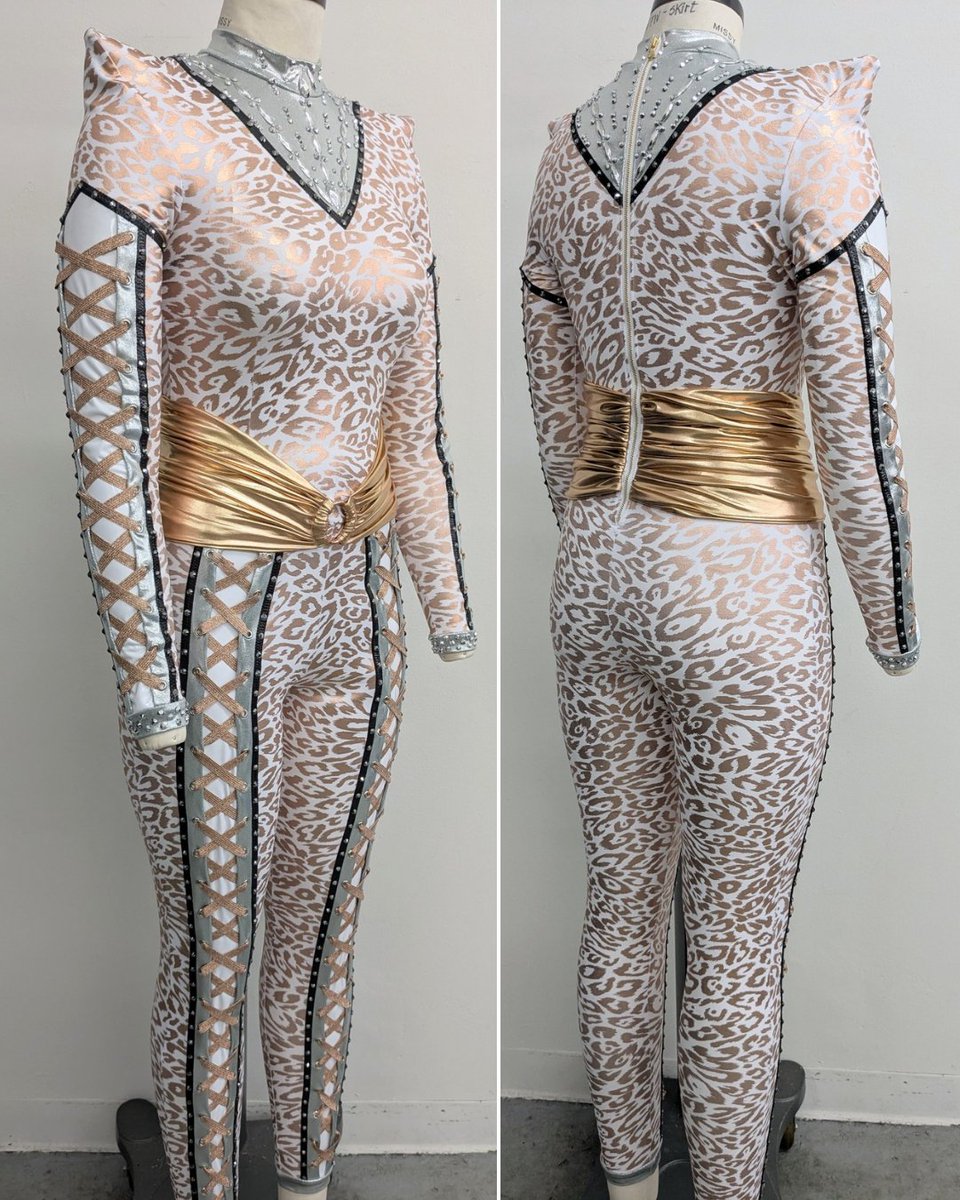 nogimmickgear's tweet image. So fierce! New gear designed and made for @TheVibeBri ! 
🤍💛🤎
#wwe @wwe #bfab #smackdown #womenswrestling #customwrestlinggear #prowrestlinggear #wrestlinggear