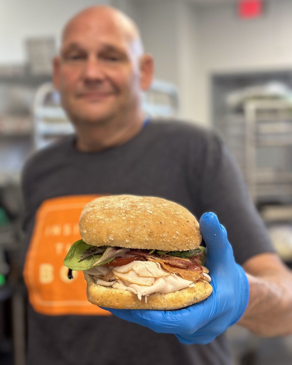 Lunchtime goals 🥪✨
Try our Turkey Club—roasted turkey, smoked gouda, avocado, and more on ciabatta.
Every bite supports Metropolitan Ministries. ❤️
#InsideTheBoxCatering #EatWellDoGood #MetropolitanMinistries #SupportLocal #TampaCatering