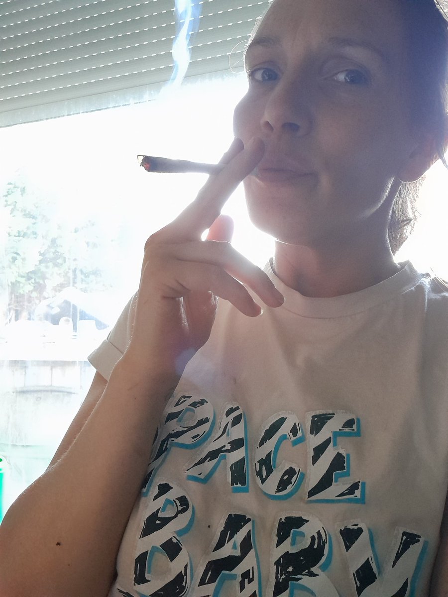 Cheers peepz 🤗

#chillhouse #relaxed 09.00 😇