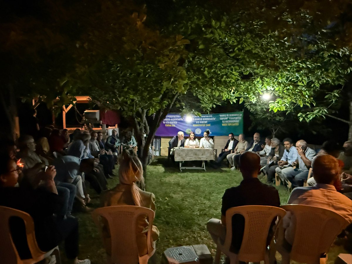 Barış ve Demokratik Toplum Çağrısı kapsamında Mirî/Bahçeli köyünde halkımızla bir araya geldik. Birlikte konuştuk, dinledik, paylaştık.

Barış da demokrasi de köy köy, ev ev örgütlenerek gelecek.

Instagram için👇
instagram.com/omer.faruk.hul…