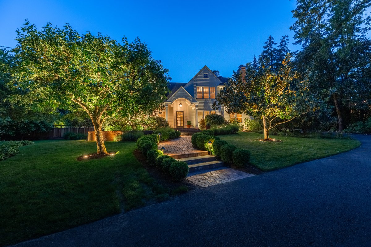 OR_Outdoor's tweet photo. Outdoor lighting isn’t just beautiful—it’s smart.
✅ Deters intruders
✅ Keeps walkways safe
✅ Increases peace of mind
#HomeSecurity #LightingWithPurpose https://t.co/4CHanGgycM