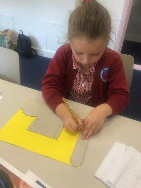CroftonInfants's tweet photo. Grasshopper class enjoyed a brilliant workshop at the Wakefield Exchange today - creating their own boot  to tell people about themselves in response to the work of Jason Wilsher @JASONWILSHERMIL https://t.co/HlDH0Hqil2