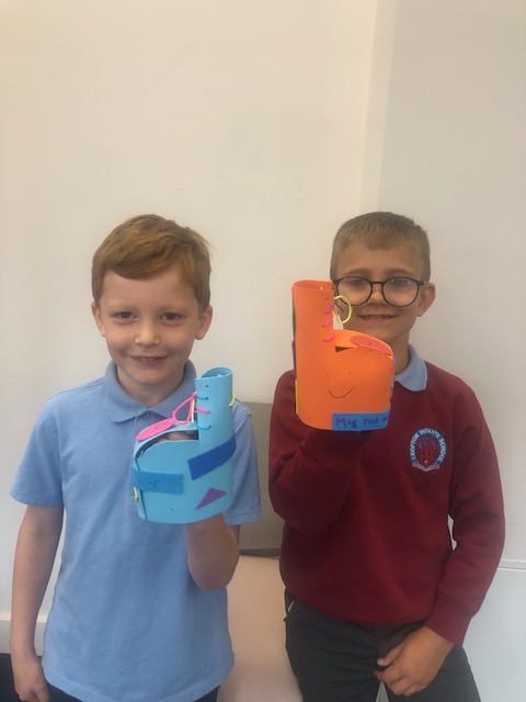 CroftonInfants's tweet photo. Grasshopper class enjoyed a brilliant workshop at the Wakefield Exchange today - creating their own boot  to tell people about themselves in response to the work of Jason Wilsher @JASONWILSHERMIL https://t.co/HlDH0Hqil2