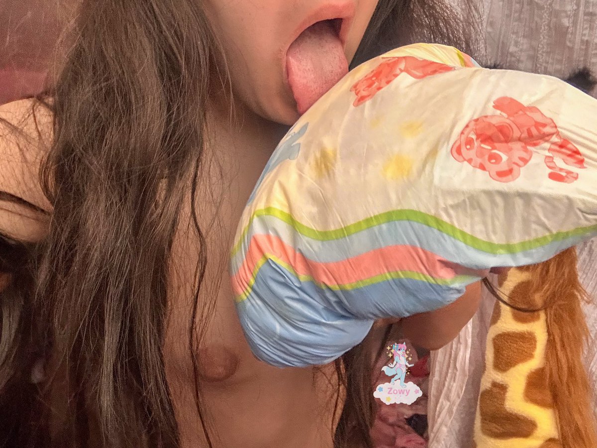 Zowy_littlepink's tweet image. Iβm not just paddedβ¦ Iβm passionately Mommyβs Diaper Slut β€οΈ